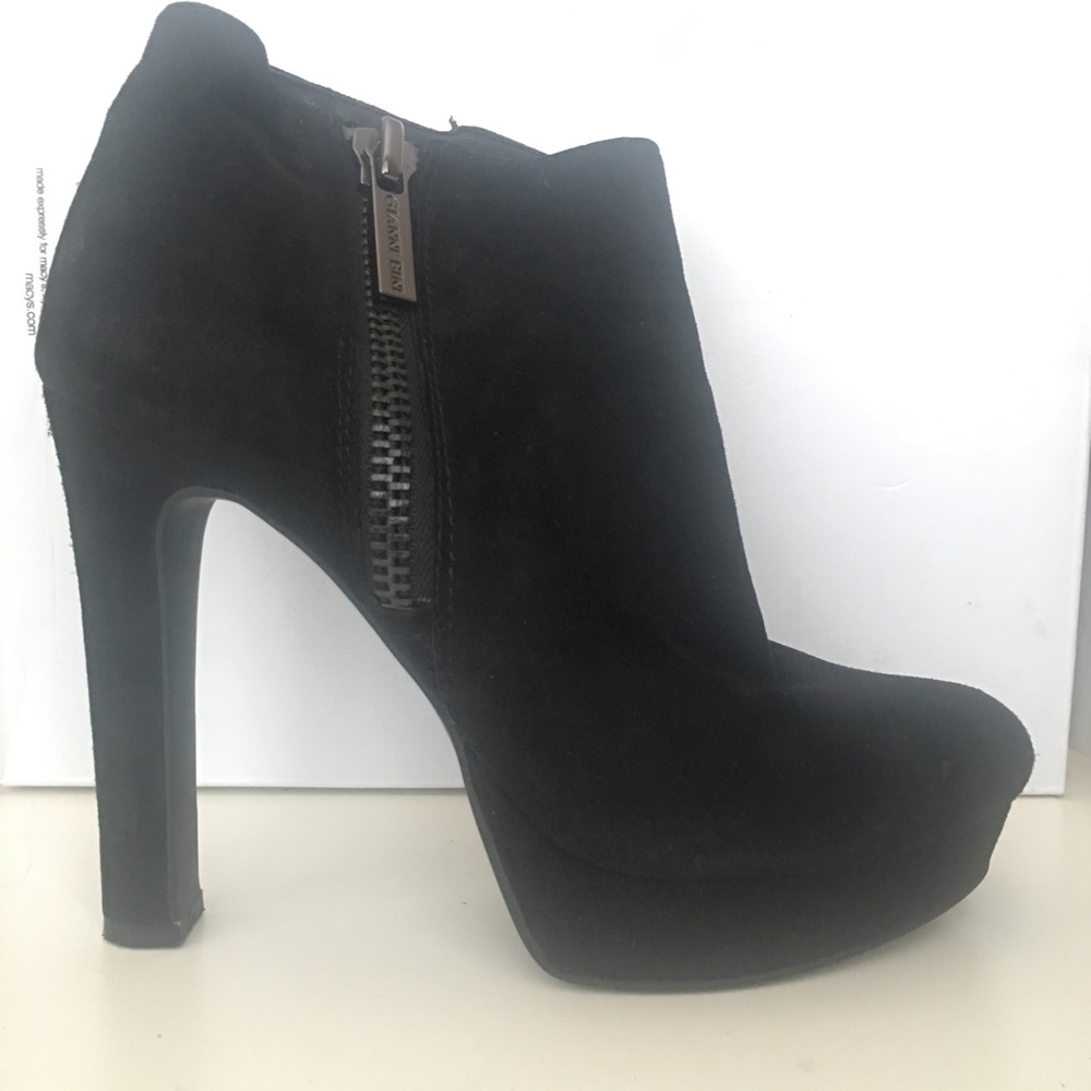Gianni Bini black booties with zipper